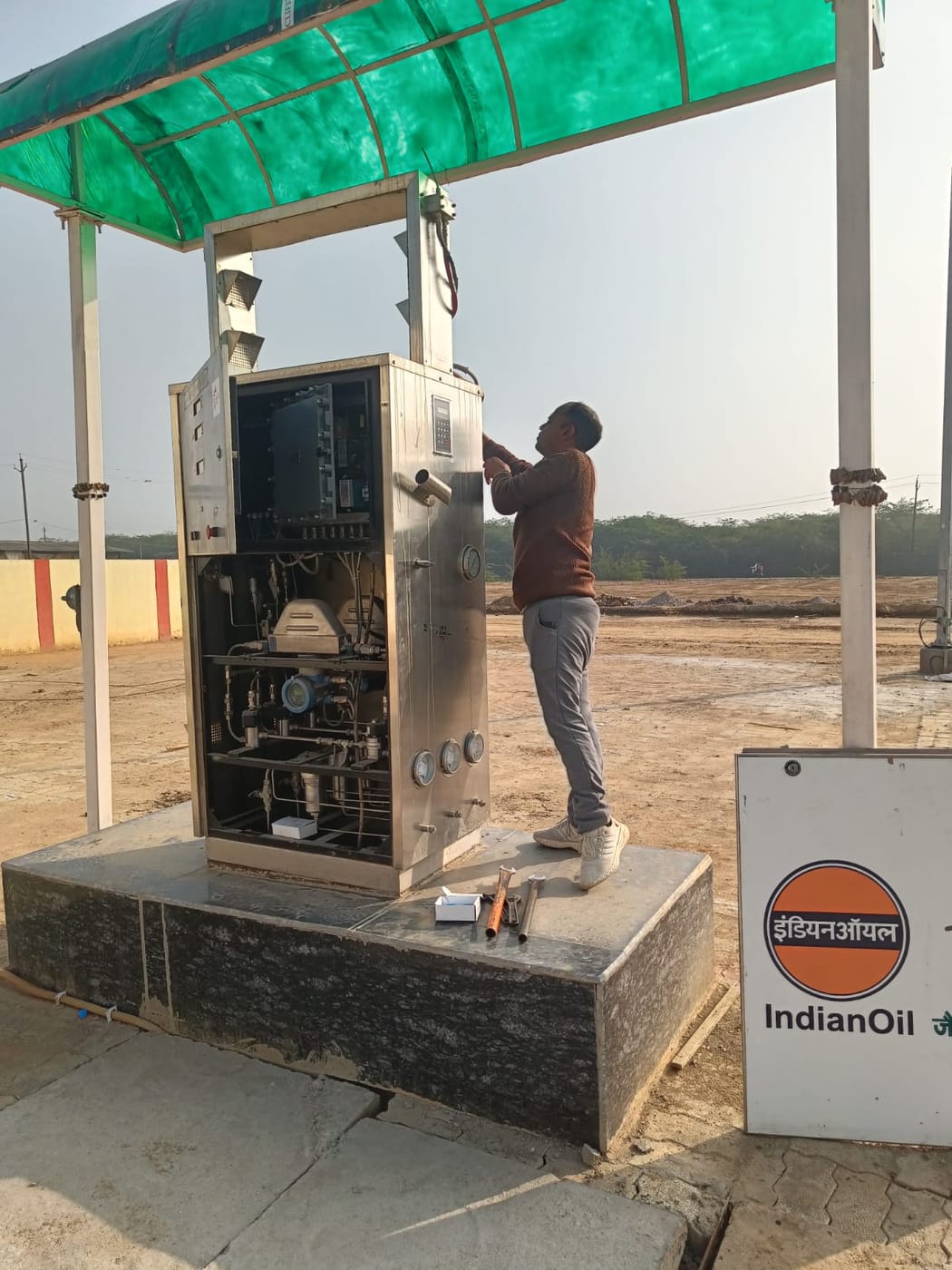 Dispenser connection under the canopy