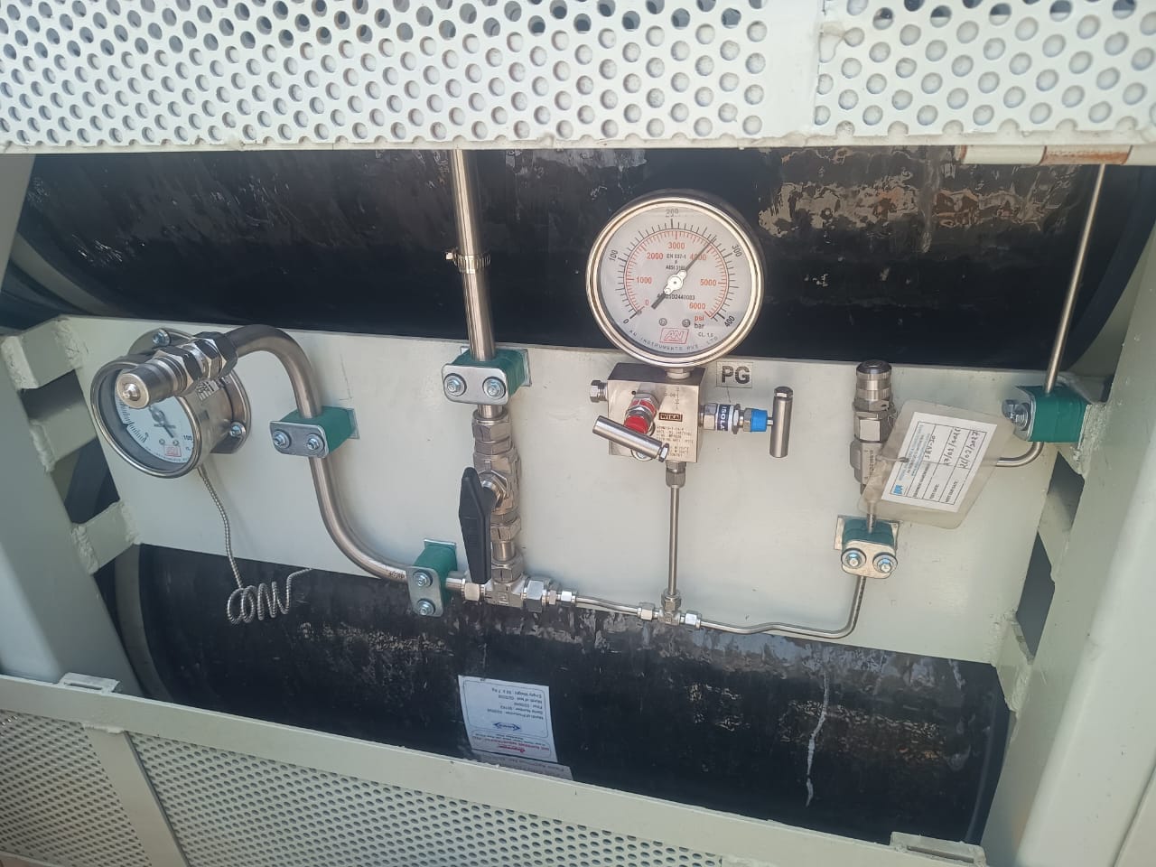 Valve panel with pressure gauges