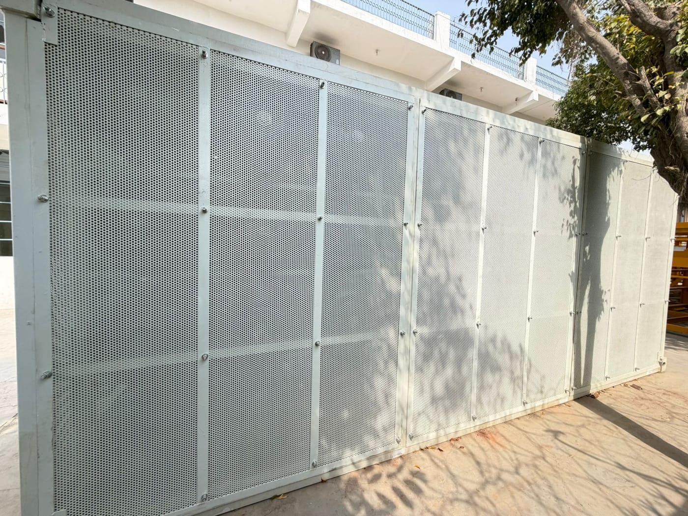 Ventilated side panels