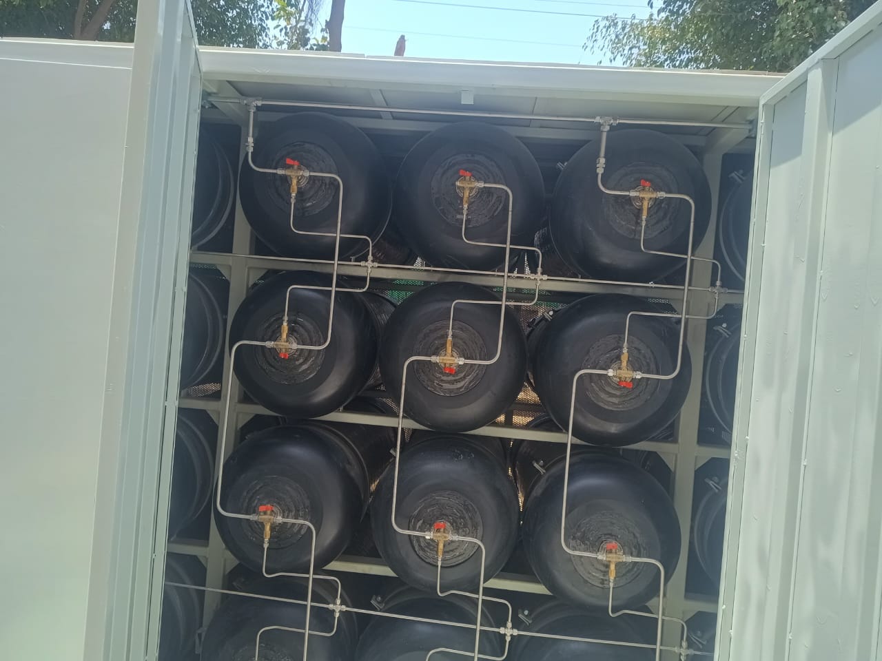 Type 4 composite cylinders inside the container